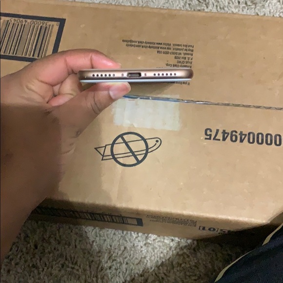 iPhone 8 - Picture 3 of 3